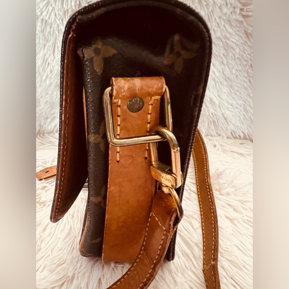 Authentic Louis Vuitton Cartouchiere MM
Monogram Crossbody Bag, with COA - Picture 5 of 11